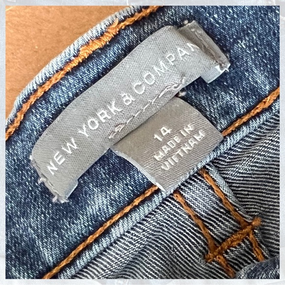 New York & Company Classic Blue Jean Shorts - Picture 4 of 5